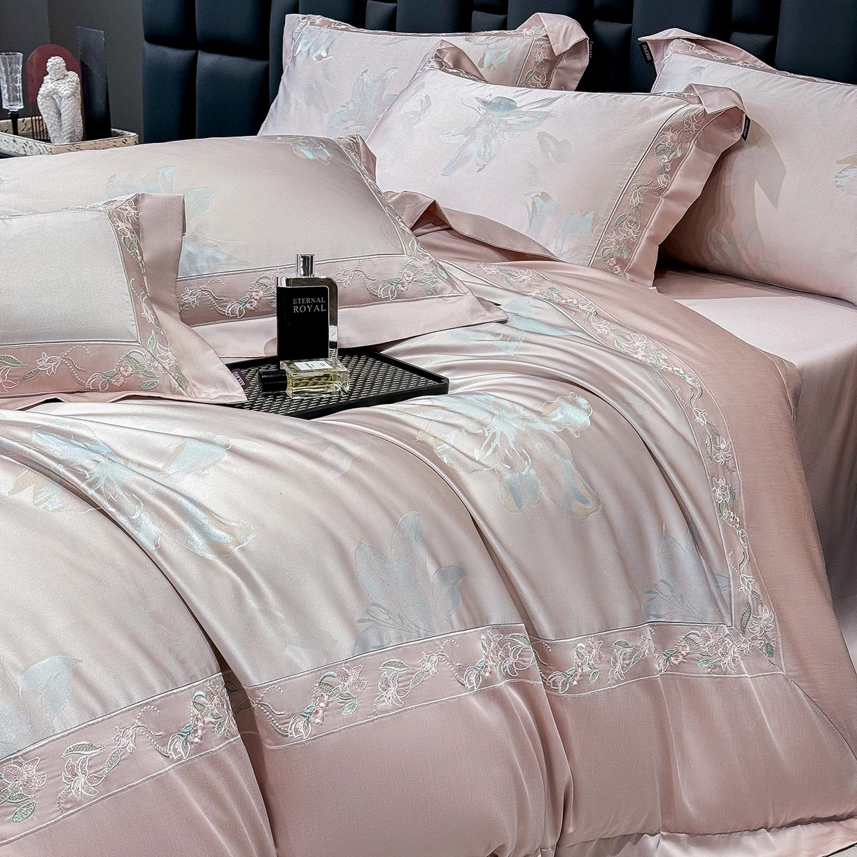 91家纺网 家纺一手货源 找家纺 2026新款轻奢风A类厚织提花长绒棉纯棉四件套100全棉高档重工刺绣被套床单床笠 薇澜-凝烟粉