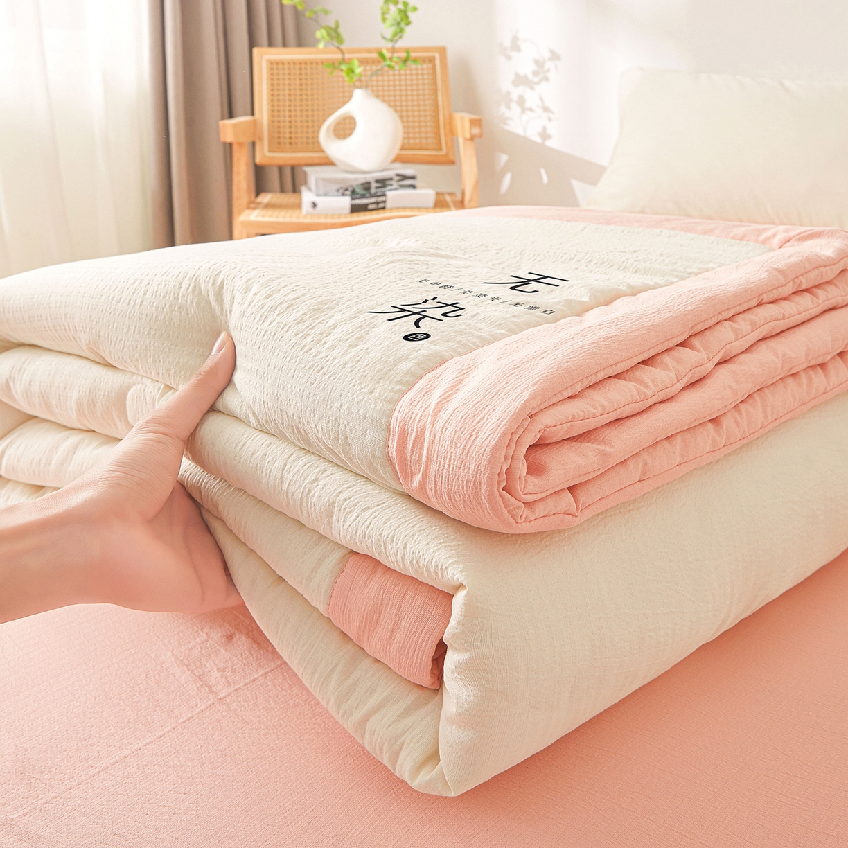 91家纺网 家纺一手货源 找家纺 晓时候 2026A类云感双层纱夏被四件套新疆棉花被无染夏凉被空调被 云朵白+樱花粉