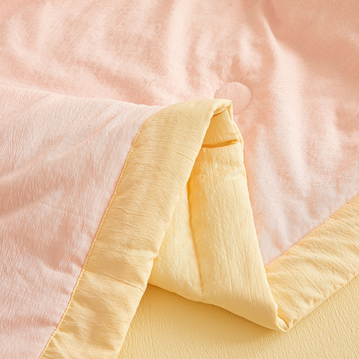 91家纺网 家纺一手货源 找家纺 晓时候 2026A类云感双层纱夏被四件套新疆棉花被无染夏凉被空调被 樱花粉+柠檬黄