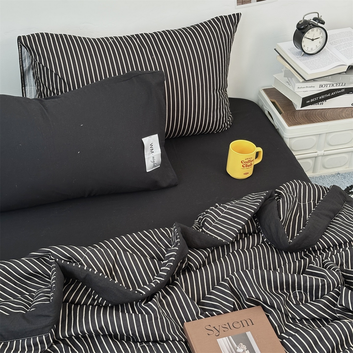 91家纺网 家纺一手货源 找家纺 拾一 2026新款简约日式条纹软糯水洗棉木棉夏凉被四件套单件空调被 夏凉被 黑-白条