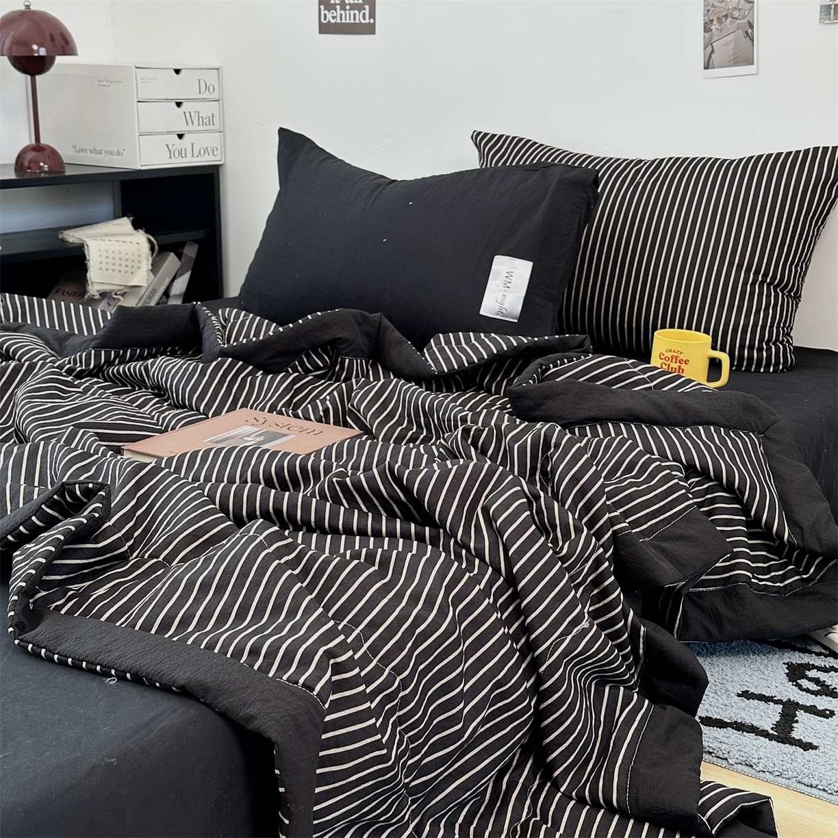 91家纺网 家纺一手货源 找家纺 拾一 2026新款简约日式条纹软糯水洗棉木棉夏凉被四件套单件空调被 夏凉被 黑-白条