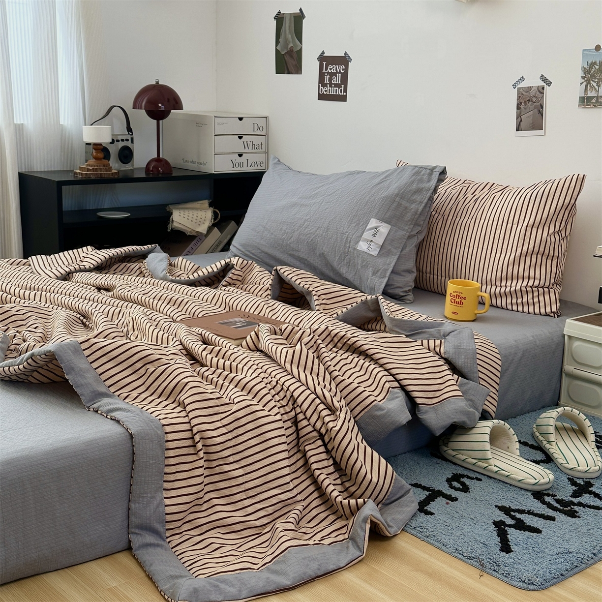 91家纺网 家纺一手货源 找家纺 拾一 2026新款简约日式条纹软糯水洗棉木棉夏凉被四件套单件空调被 夏凉被 奶茶-棕条