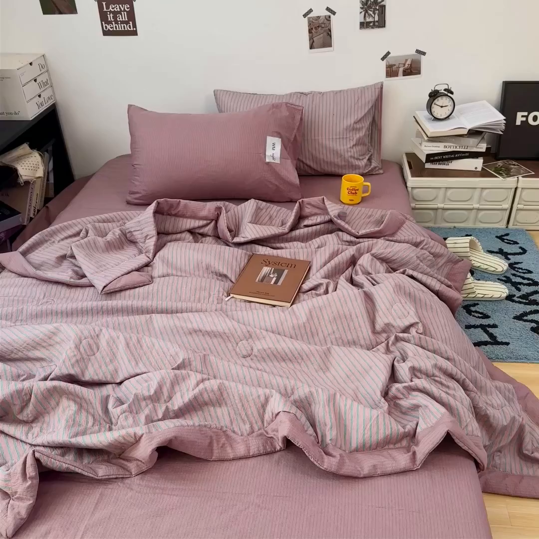 91家纺网 家纺一手货源 找家纺 拾一 2026新款简约日式条纹软糯水洗棉木棉夏凉被四件套单件空调被 夏凉被 紫-绿条