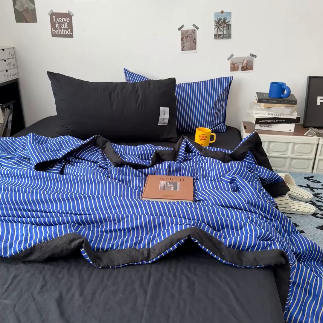 91家纺网 家纺一手货源 找家纺 拾一 2026新款简约日式条纹软糯水洗棉木棉夏凉被四件套单件空调被 夏凉被 克莱因蓝-白条