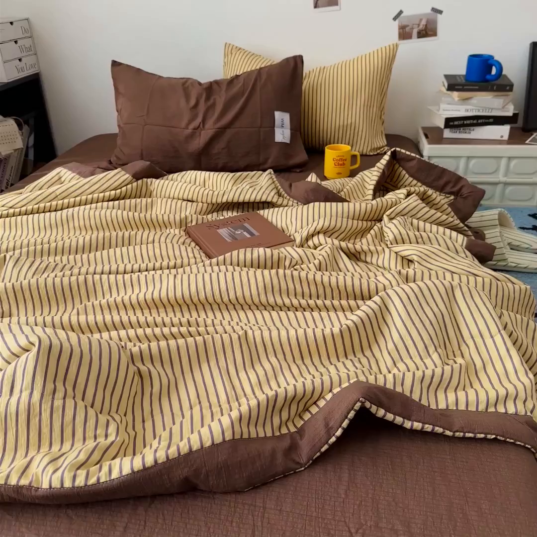 91家纺网 家纺一手货源 找家纺 拾一 2026新款简约日式条纹软糯水洗棉木棉夏凉被四件套单件空调被 夏凉被 黄-咖条
