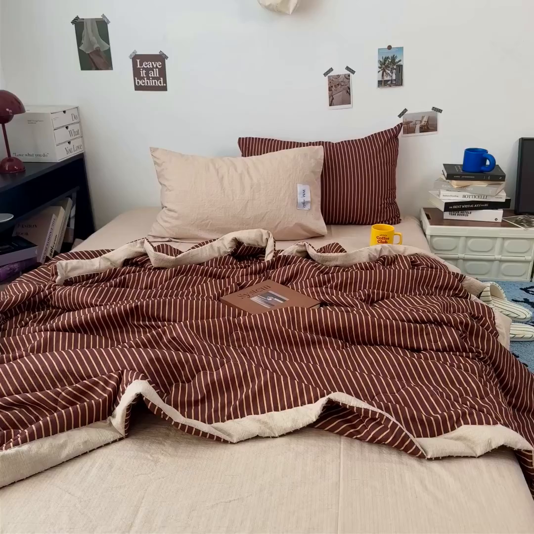 91家纺网 家纺一手货源 找家纺 拾一 2026新款简约日式条纹软糯水洗棉木棉夏凉被四件套单件空调被 夏凉被 棕-桔条