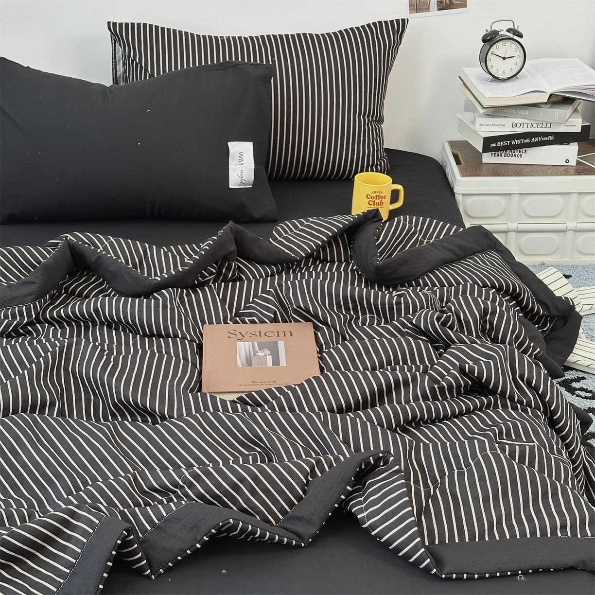 91家纺网 家纺一手货源 找家纺 拾一 2026新款简约日式条纹软糯水洗棉木棉夏凉被四件套单件空调被 夏凉被 黑-白条