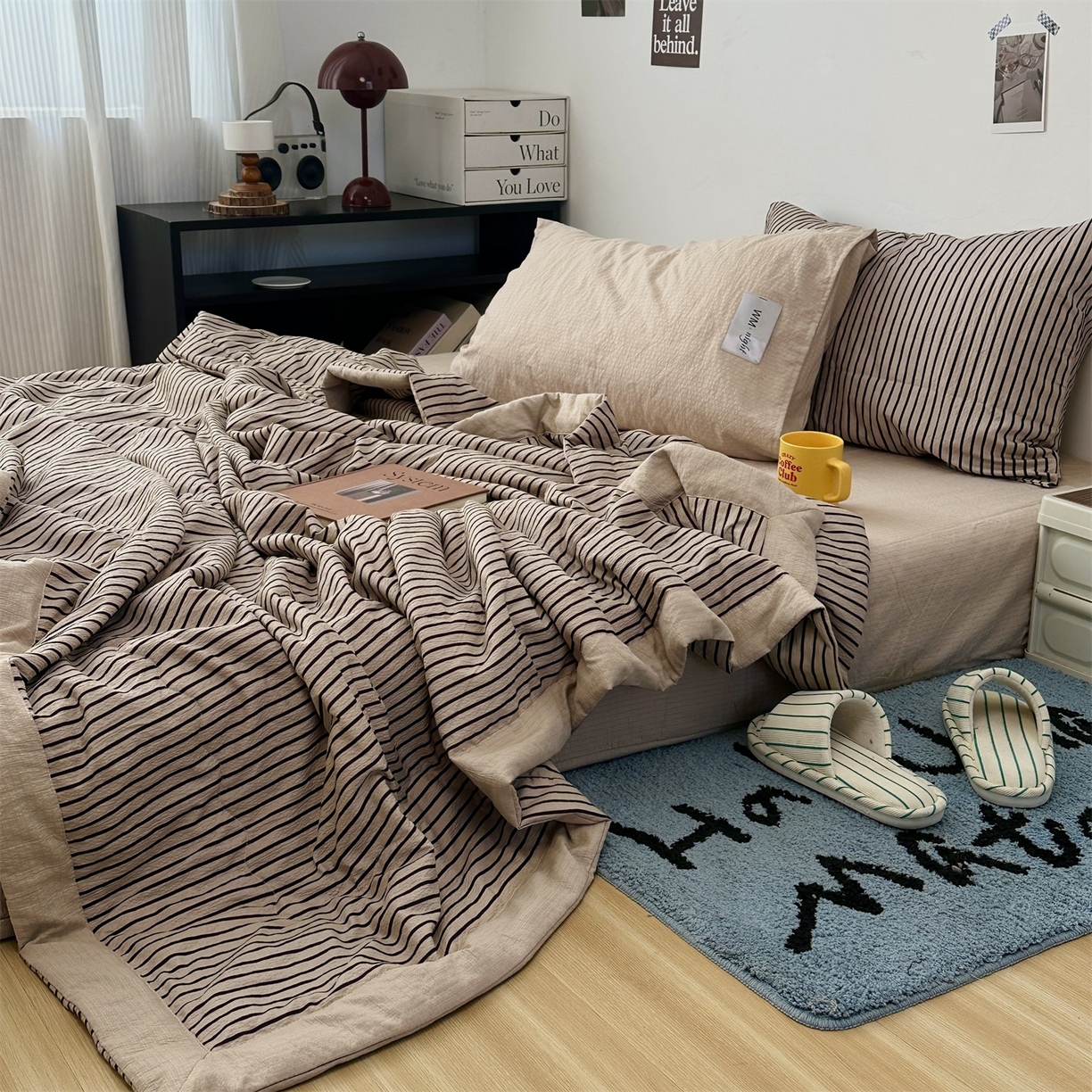 91家纺网 家纺一手货源 找家纺 拾一 2026新款简约日式条纹软糯水洗棉木棉夏凉被四件套单件空调被 夏凉被 灰-黑条