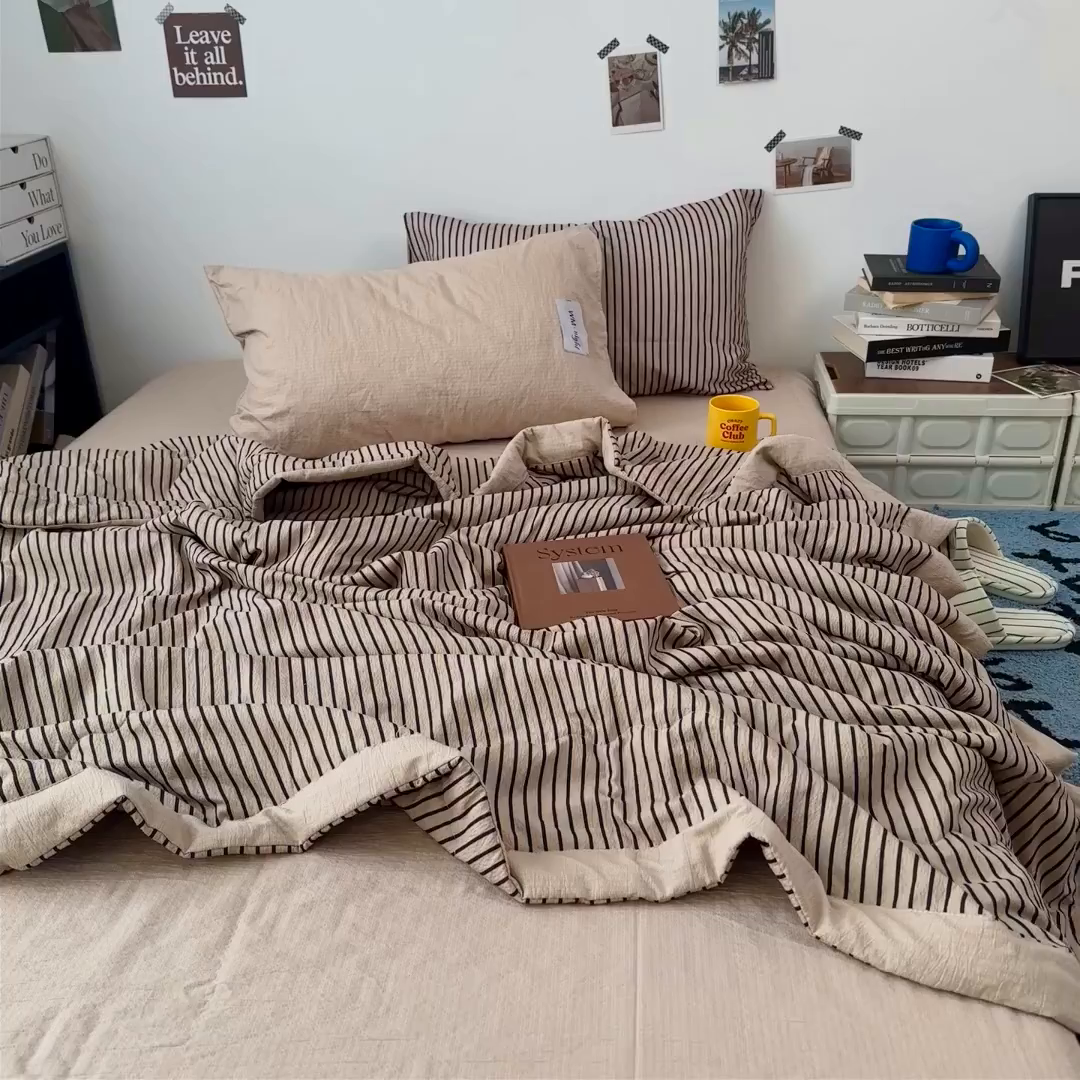 91家纺网 家纺一手货源 找家纺 拾一 2026新款简约日式条纹软糯水洗棉木棉夏凉被四件套单件空调被 夏凉被 灰-黑条