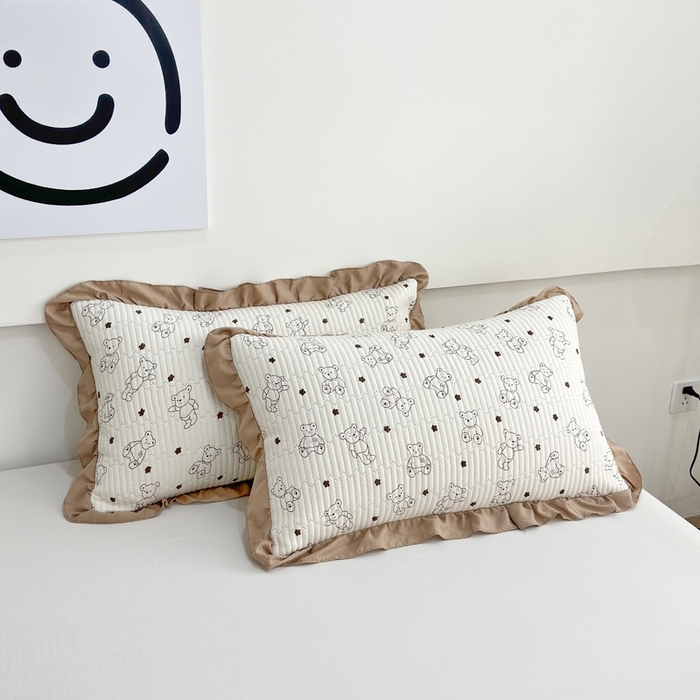 91家纺网 家纺一手货源 找家纺 赛琳 2026新款水洗棉花边床盖单件床盖四季通用夹棉床盖 床盖单件 咖啡小熊