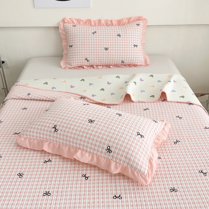 91家纺网 家纺一手货源 找家纺 赛琳 2026新款水洗棉花边床盖单件床盖四季通用夹棉床盖 床盖单件 心结