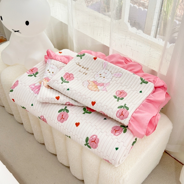 91家纺网 家纺一手货源 找家纺 赛琳 2026新款水洗棉花边床盖单件床盖四季通用夹棉床盖 床盖单件 花园小兔