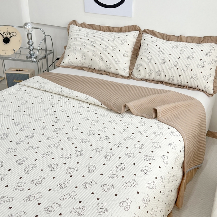 91家纺网 家纺一手货源 找家纺 赛琳 2026新款水洗棉花边床盖单件床盖四季通用夹棉床盖 床盖单件 咖啡小熊