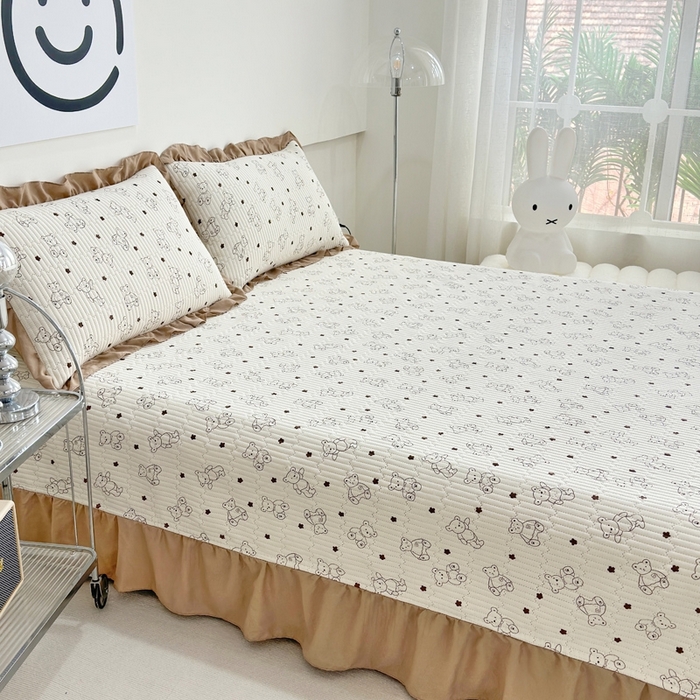 91家纺网 家纺一手货源 找家纺 赛琳 2026新款水洗棉花边床盖单件床盖四季通用夹棉床盖 床盖单件 咖啡小熊