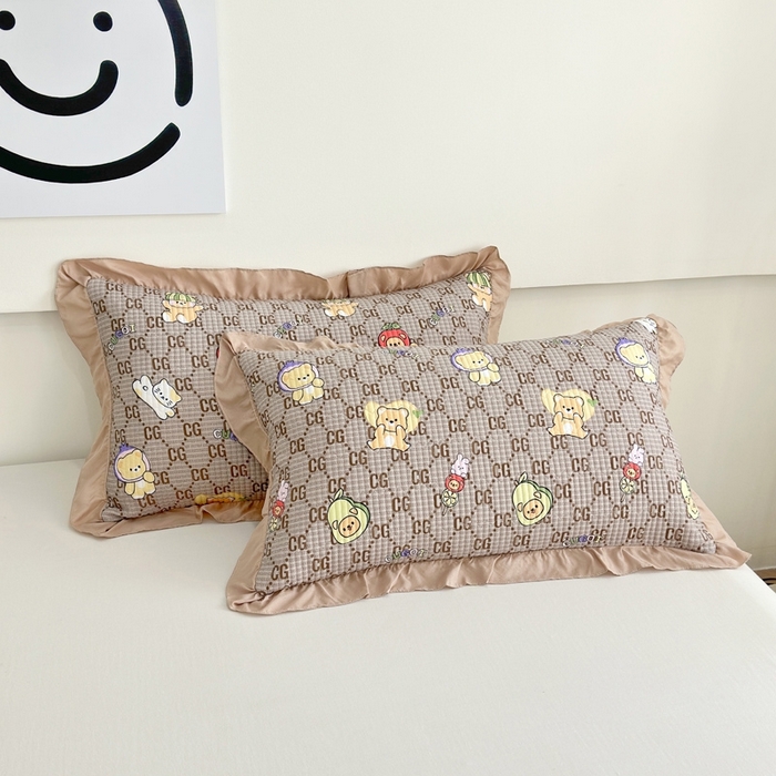 91家纺网 家纺一手货源 找家纺 赛琳 2026新款水洗棉花边床盖单件床盖四季通用夹棉床盖 床盖单件 格子小熊