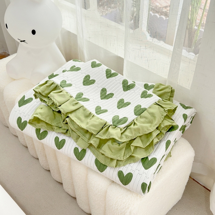 91家纺网 家纺一手货源 找家纺 赛琳 2026新款水洗棉花边床盖单件床盖四季通用夹棉床盖 床盖单件 绿色爱心