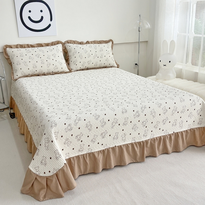 91家纺网 家纺一手货源 找家纺 赛琳 2026新款水洗棉花边床盖单件床盖四季通用夹棉床盖 床盖单件 咖啡小熊