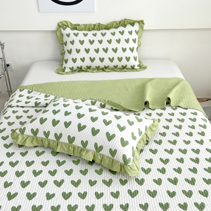 91家纺网 家纺一手货源 找家纺 赛琳 2026新款水洗棉花边床盖单件床盖四季通用夹棉床盖 床盖单件 绿色爱心