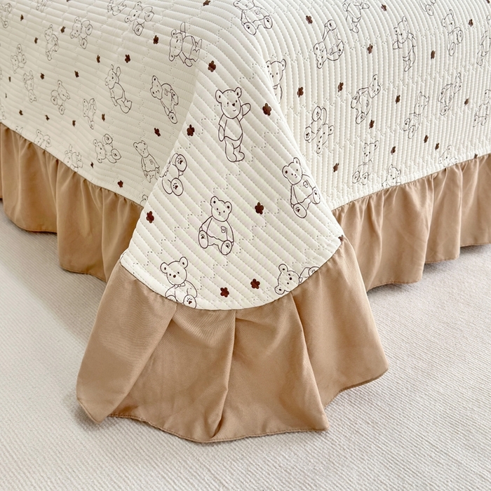 91家纺网 家纺一手货源 找家纺 赛琳 2026新款水洗棉花边床盖单件床盖四季通用夹棉床盖 床盖单件 咖啡小熊