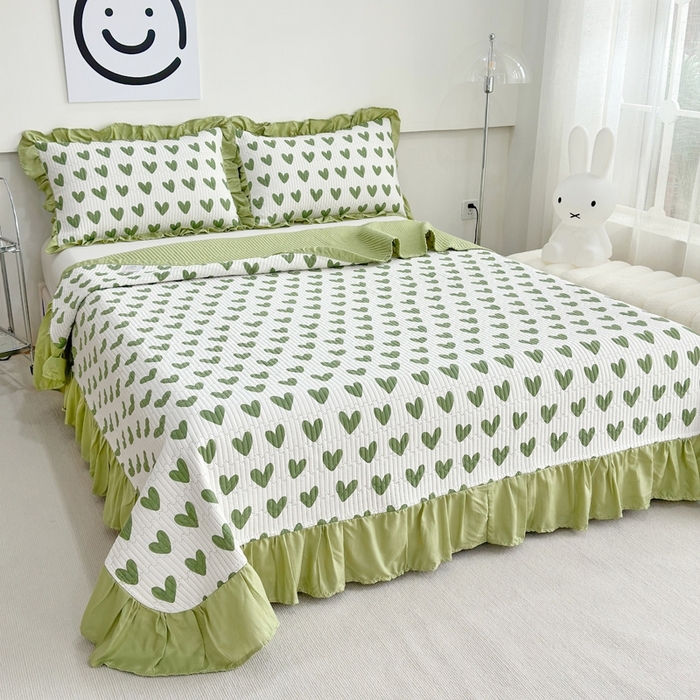 91家纺网 家纺一手货源 找家纺 赛琳 2026新款水洗棉花边床盖单件床盖四季通用夹棉床盖 床盖单件 绿色爱心