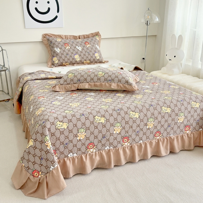 91家纺网 家纺一手货源 找家纺 赛琳 2026新款水洗棉花边床盖单件床盖四季通用夹棉床盖 床盖单件 格子小熊