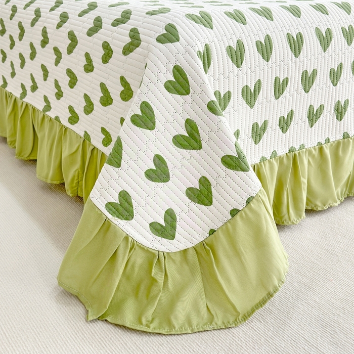 91家纺网 家纺一手货源 找家纺 赛琳 2026新款水洗棉花边床盖单件床盖四季通用夹棉床盖 床盖单件 绿色爱心