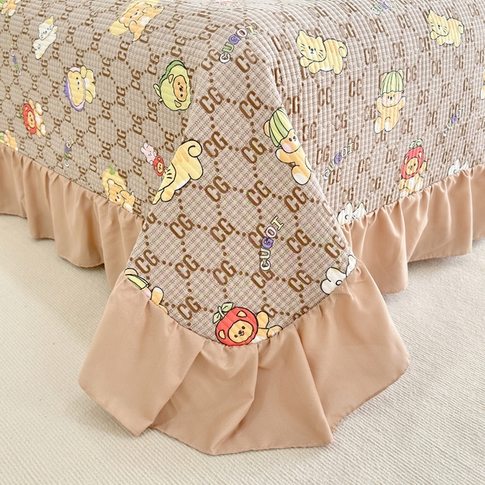 91家纺网 家纺一手货源 找家纺 赛琳 2026新款水洗棉花边床盖单件床盖四季通用夹棉床盖 床盖单件 格子小熊