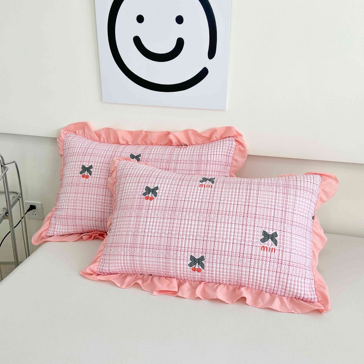 91家纺网 家纺一手货源 找家纺 赛琳 2026新款水洗棉花边床盖单件床盖四季通用夹棉床盖 床盖单件 粉色樱桃