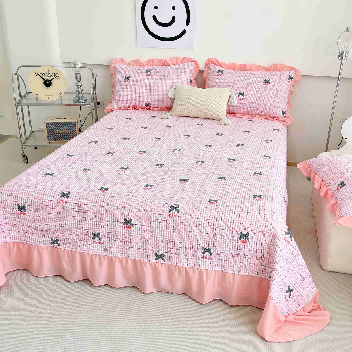 91家纺网 家纺一手货源 找家纺 赛琳 2026新款水洗棉花边床盖单件床盖四季通用夹棉床盖 床盖单件 粉色樱桃