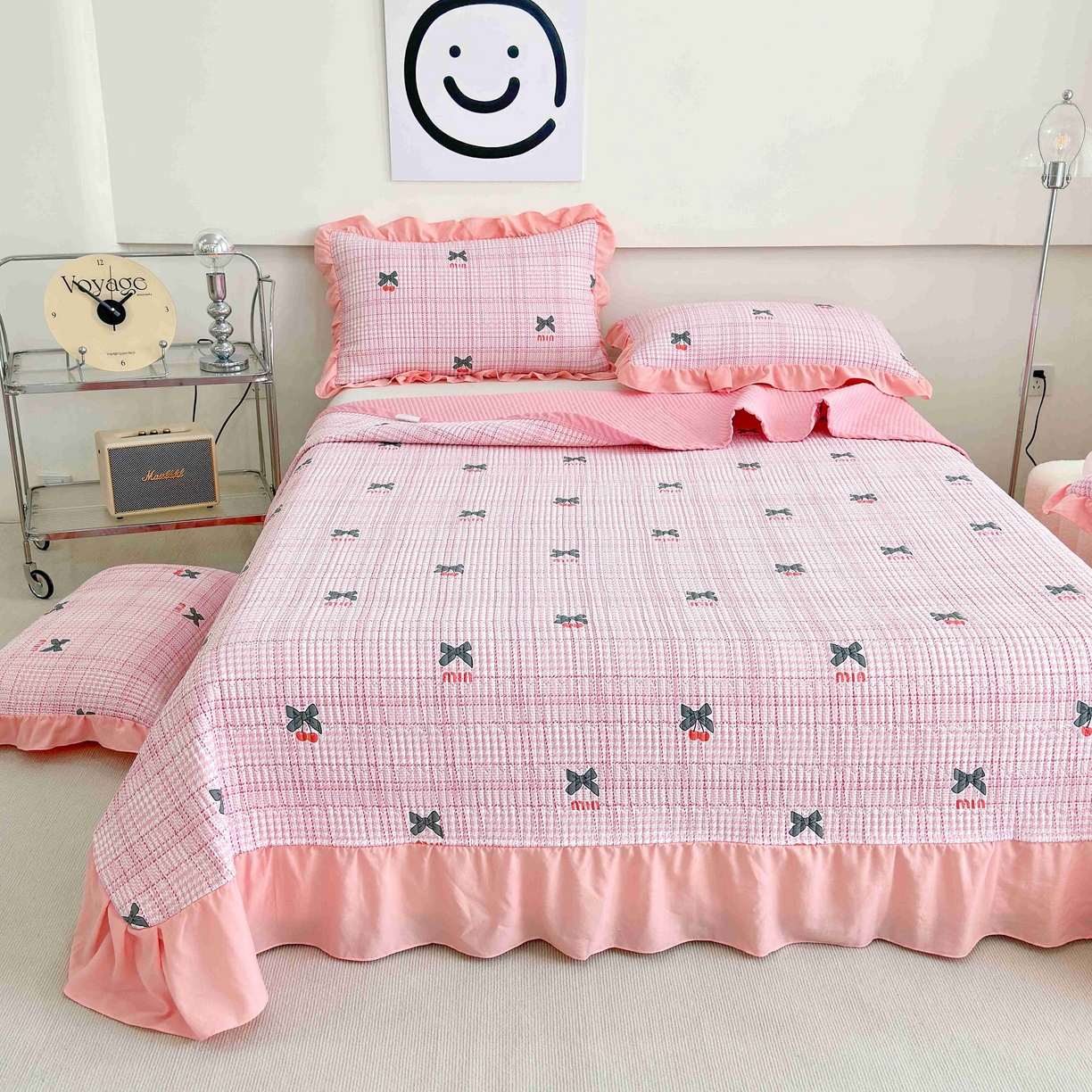 91家纺网 家纺一手货源 找家纺 赛琳 2026新款水洗棉花边床盖单件床盖四季通用夹棉床盖 床盖单件 粉色樱桃