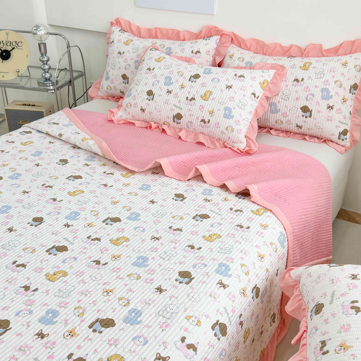 91家纺网 家纺一手货源 找家纺 赛琳 2026新款水洗棉花边床盖单件床盖四季通用夹棉床盖 床盖单件 灰蒙小狗