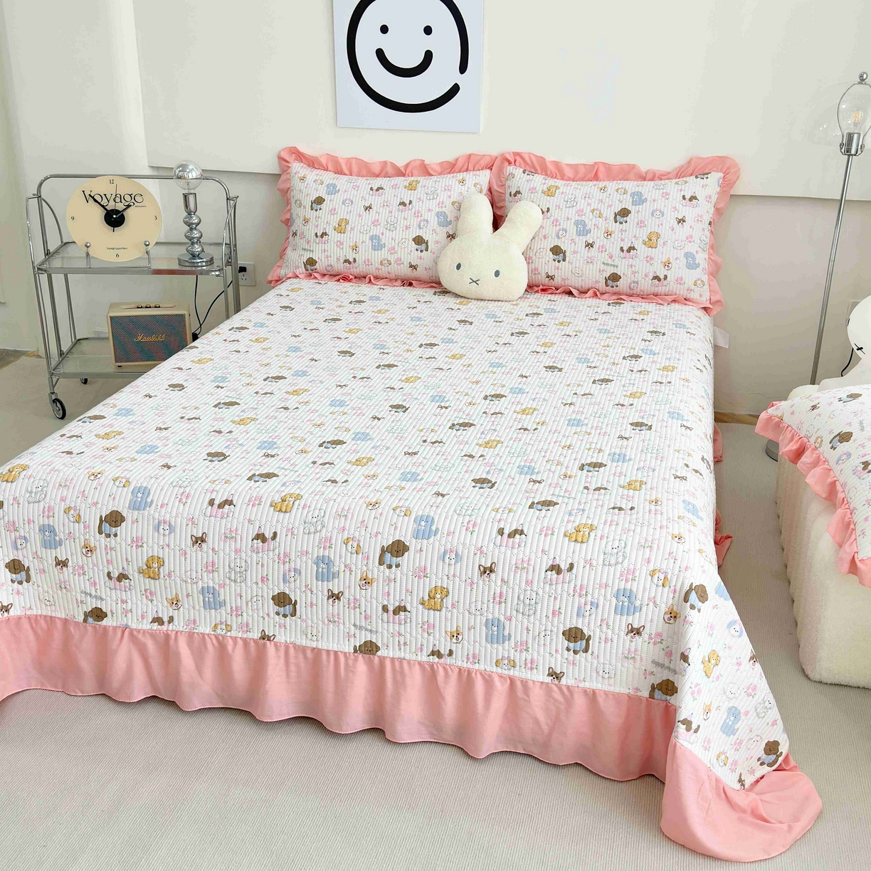 91家纺网 家纺一手货源 找家纺 赛琳 2026新款水洗棉花边床盖单件床盖四季通用夹棉床盖 床盖单件 灰蒙小狗