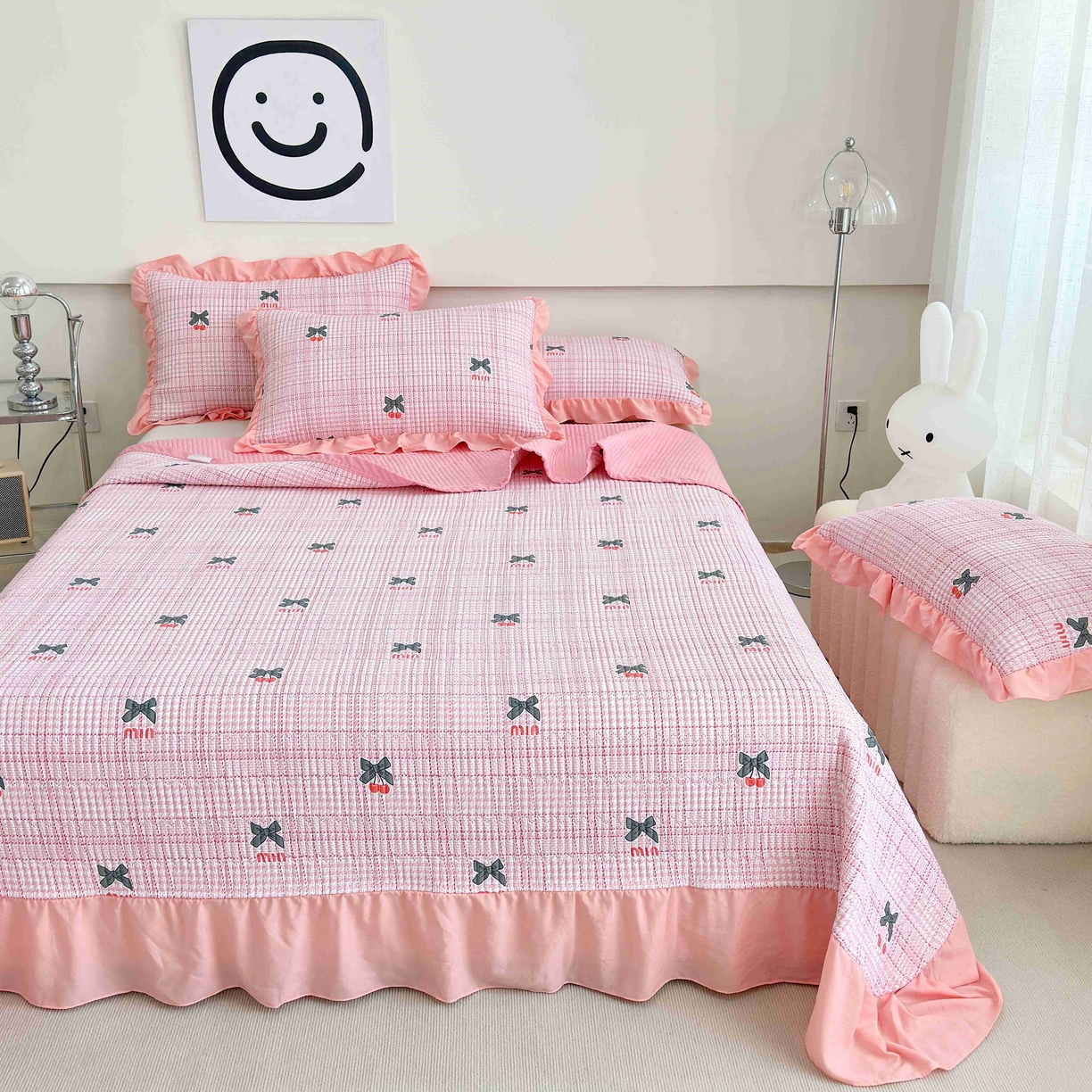 91家纺网 家纺一手货源 找家纺 赛琳 2026新款水洗棉花边床盖单件床盖四季通用夹棉床盖 床盖单件 粉色樱桃