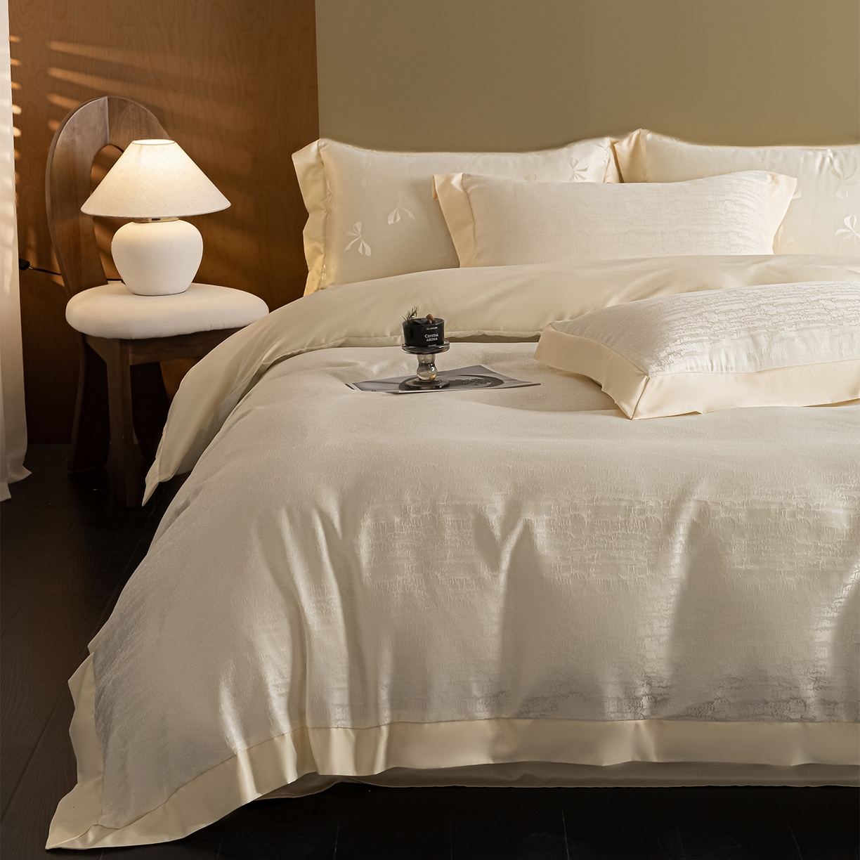 91家纺网 家纺一手货源 找家纺 悦织湾家纺 2026春夏新款亲肤冰丝提花四件套 流光（奶白）