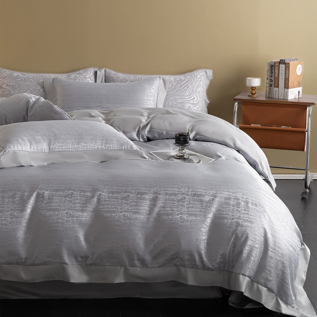 91家纺网 家纺一手货源 找家纺 悦织湾家纺 2026春夏新款亲肤冰丝提花四件套 流光（浅灰）