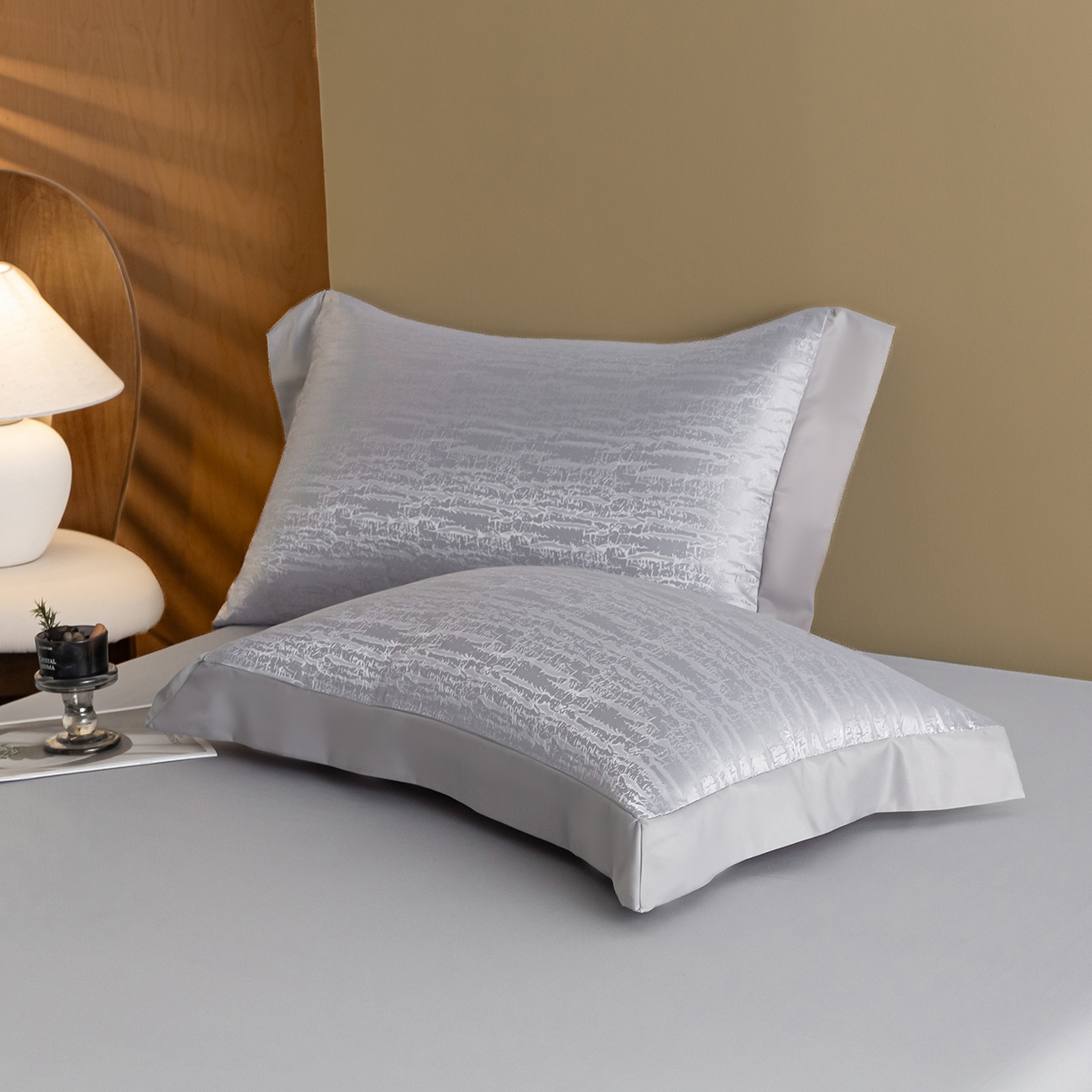 91家纺网 家纺一手货源 找家纺 悦织湾家纺 2026春夏新款亲肤冰丝提花四件套 流光（浅灰）