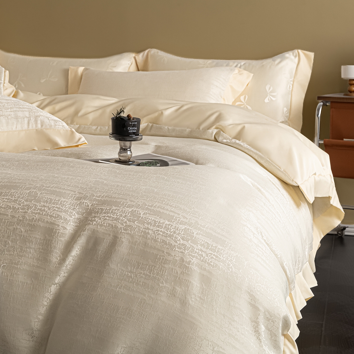 91家纺网 家纺一手货源 找家纺 悦织湾家纺 2026春夏新款亲肤冰丝提花四件套 流光（奶白）