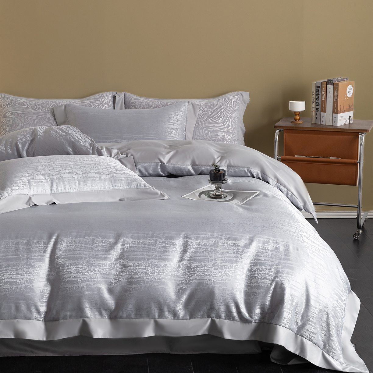 91家纺网 家纺一手货源 找家纺 悦织湾家纺 2026春夏新款亲肤冰丝提花四件套 流光（浅灰）