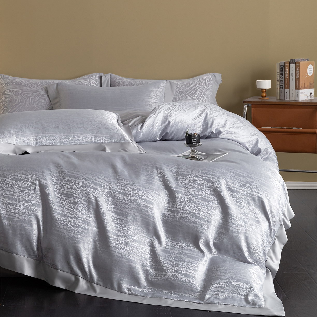 91家纺网 家纺一手货源 找家纺 悦织湾家纺 2026春夏新款亲肤冰丝提花四件套 流光（浅灰）