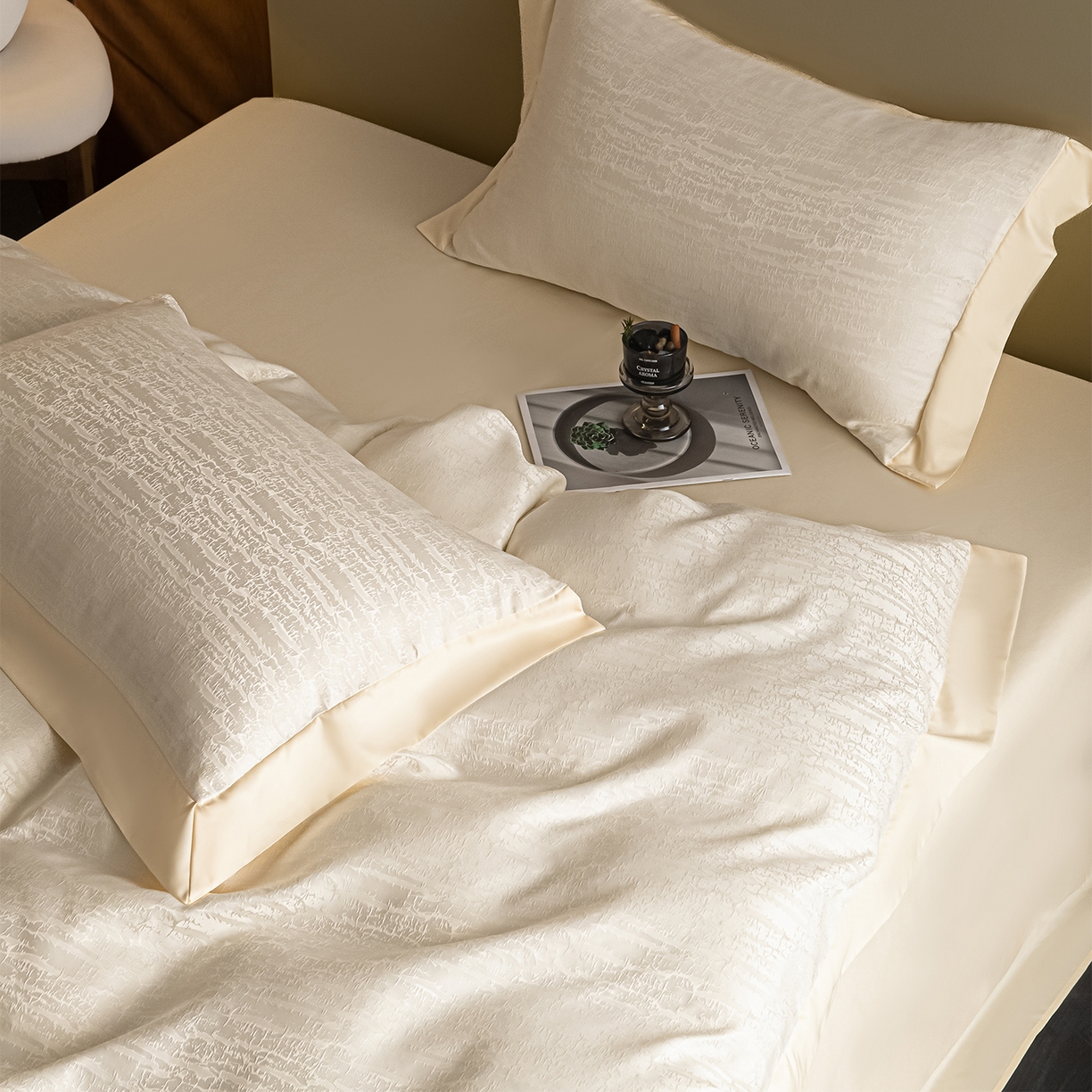 91家纺网 家纺一手货源 找家纺 悦织湾家纺 2026春夏新款亲肤冰丝提花四件套 流光（奶白）