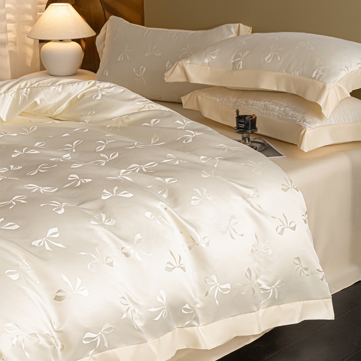 91家纺网 家纺一手货源 找家纺 悦织湾家纺 2026春夏新款亲肤冰丝提花四件套 雅蝶（奶白）