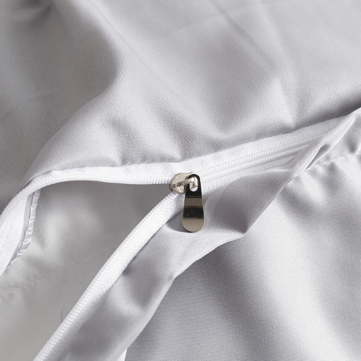 91家纺网 家纺一手货源 找家纺 悦织湾家纺 2026春夏新款亲肤冰丝提花四件套 流光（浅灰）