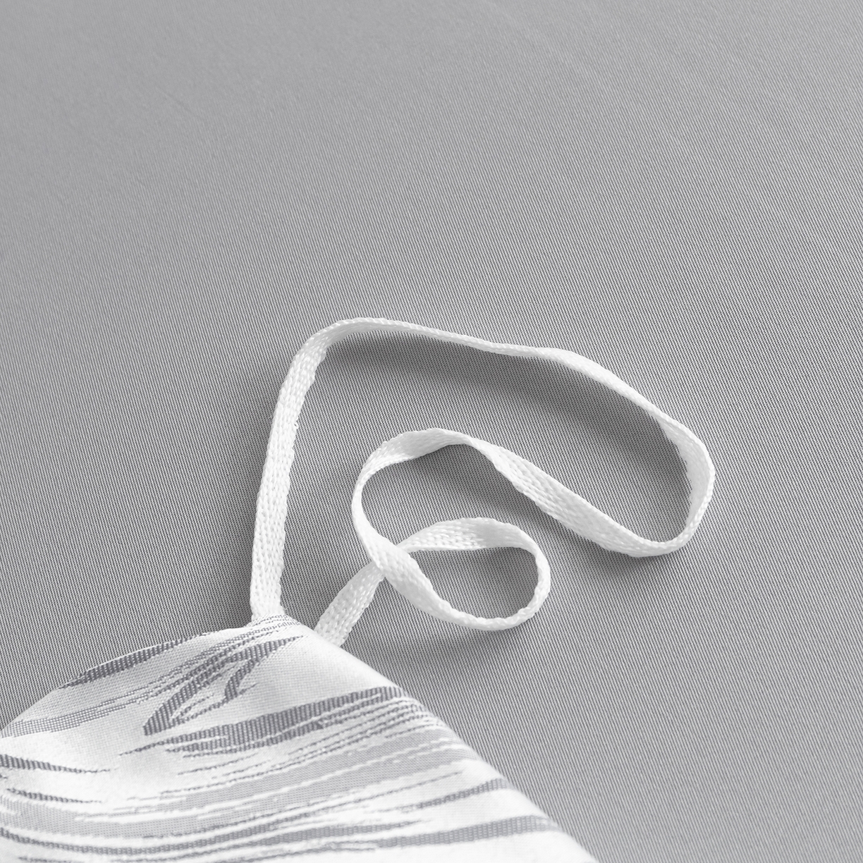 91家纺网 家纺一手货源 找家纺 悦织湾家纺 2026春夏新款亲肤冰丝提花四件套 星空（浅灰）