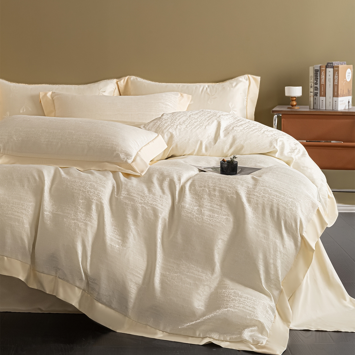 91家纺网 家纺一手货源 找家纺 悦织湾家纺 2026春夏新款亲肤冰丝提花四件套 流光（奶白）