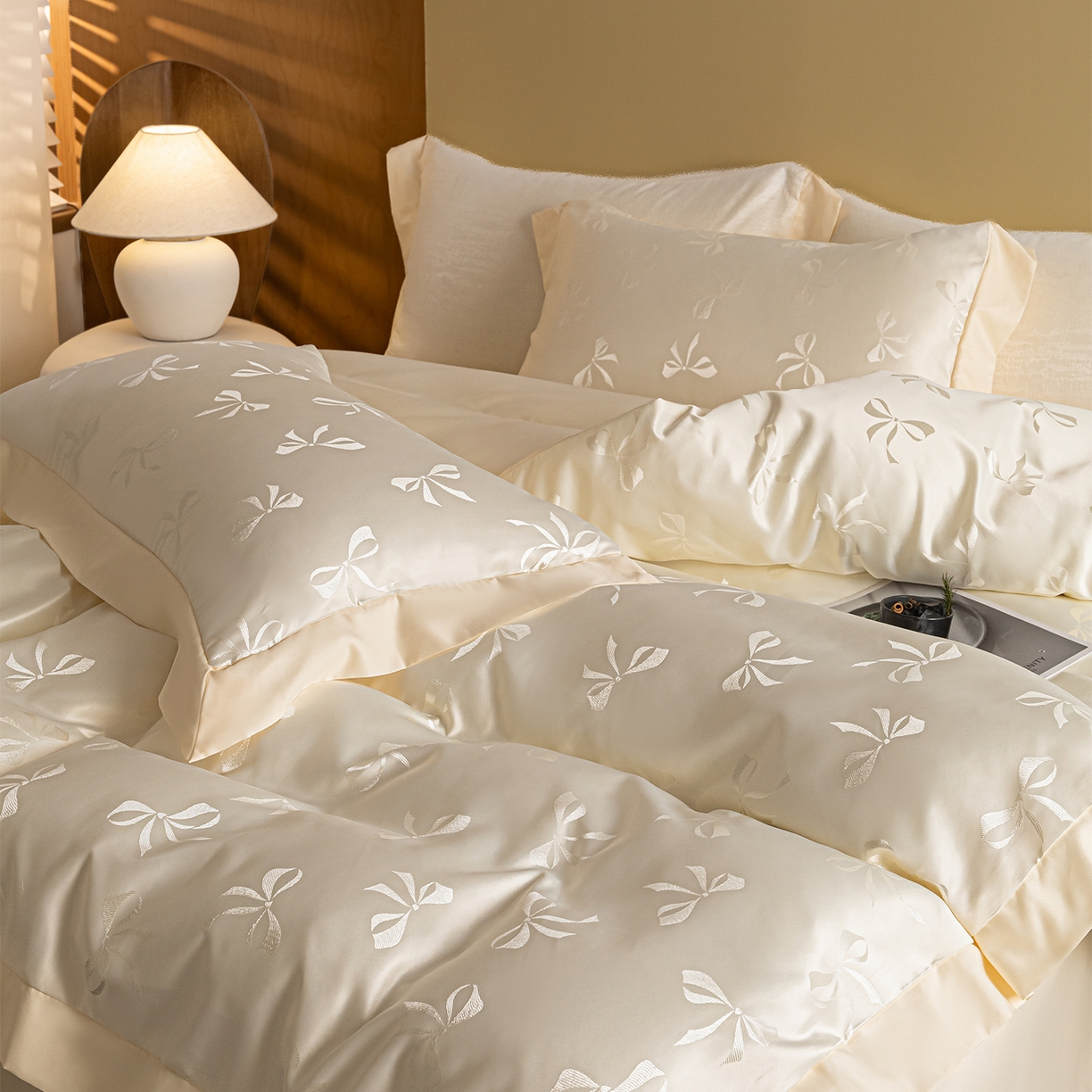 91家纺网 家纺一手货源 找家纺 悦织湾家纺 2026春夏新款亲肤冰丝提花四件套 雅蝶（奶白）