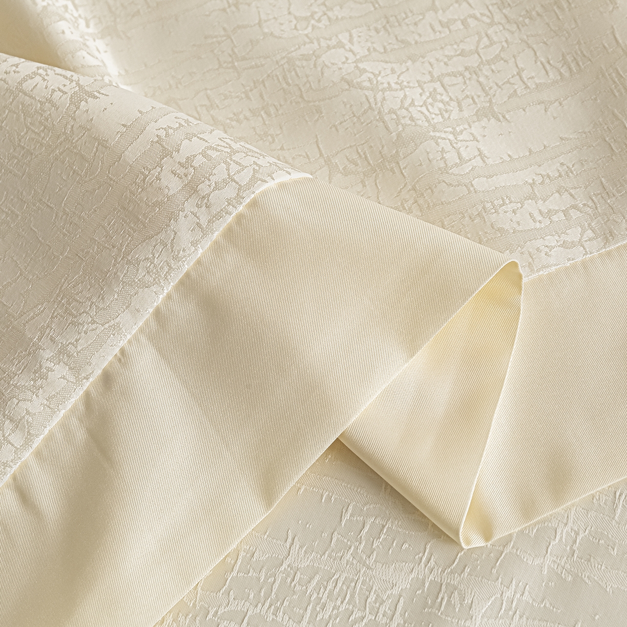 91家纺网 家纺一手货源 找家纺 悦织湾家纺 2026春夏新款亲肤冰丝提花四件套 流光（奶白）