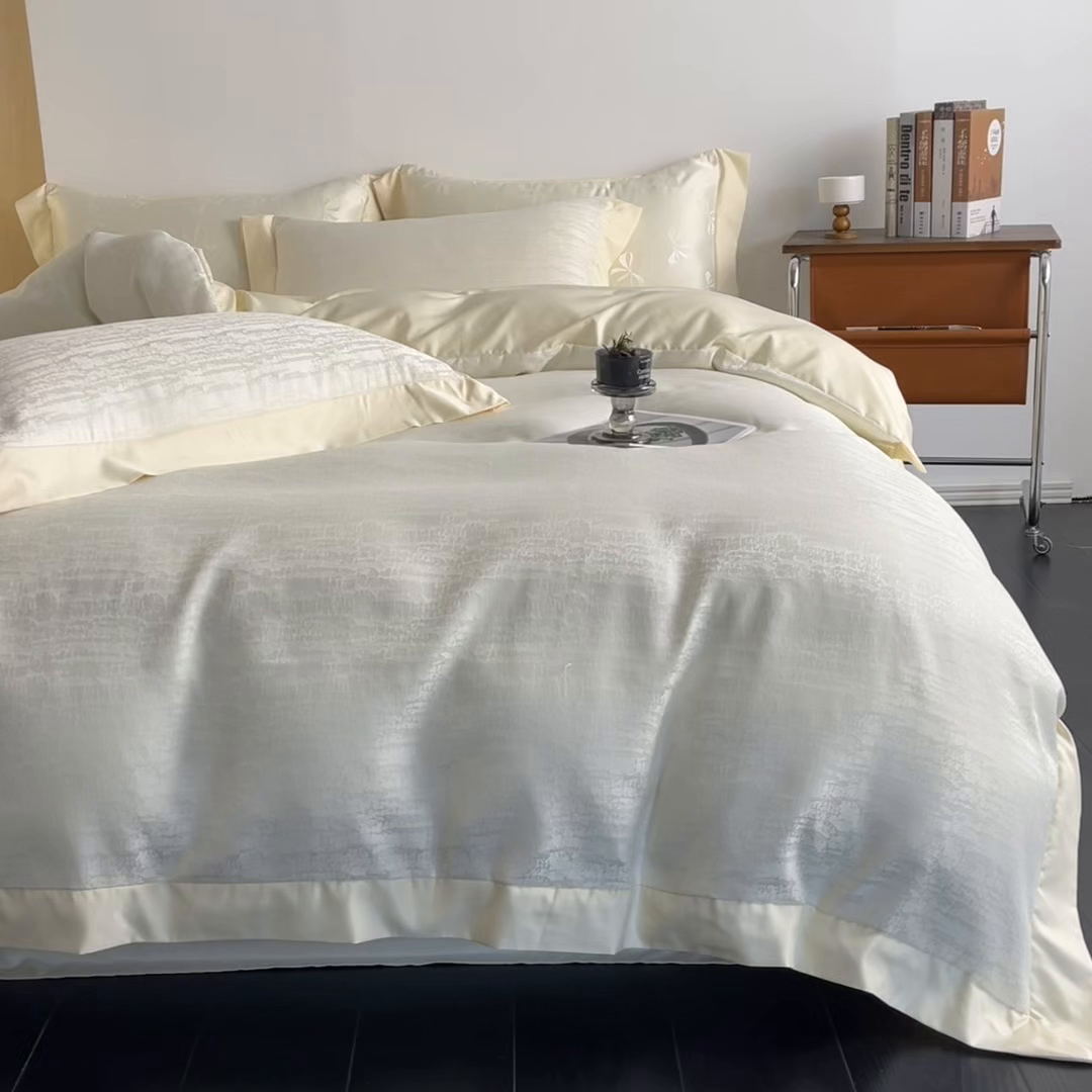 91家纺网 家纺一手货源 找家纺 悦织湾家纺 2026春夏新款亲肤冰丝提花四件套 流光（奶白）