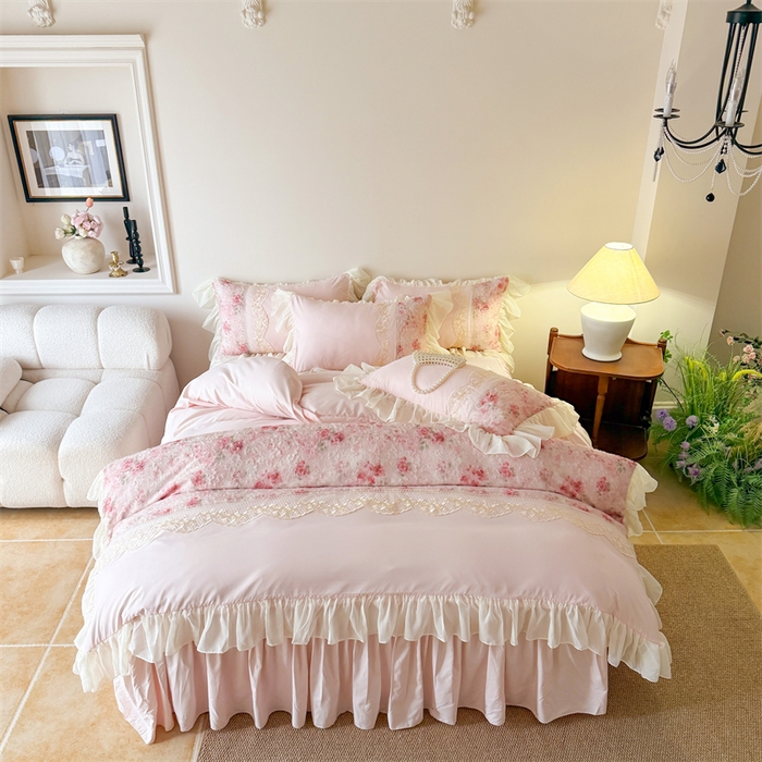 91家纺网 家纺一手货源 找家纺 富盛家纺 2026新款水洗亲肤棉蕾丝刺绣四件套-爱丽丝 爱丽丝—粉