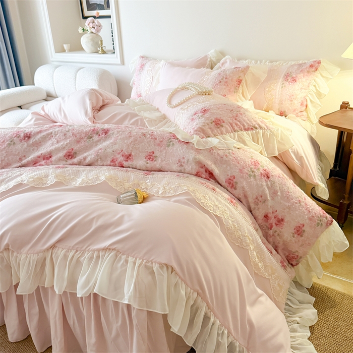 91家纺网 家纺一手货源 找家纺 富盛家纺 2026新款水洗亲肤棉蕾丝刺绣四件套-爱丽丝 爱丽丝—粉