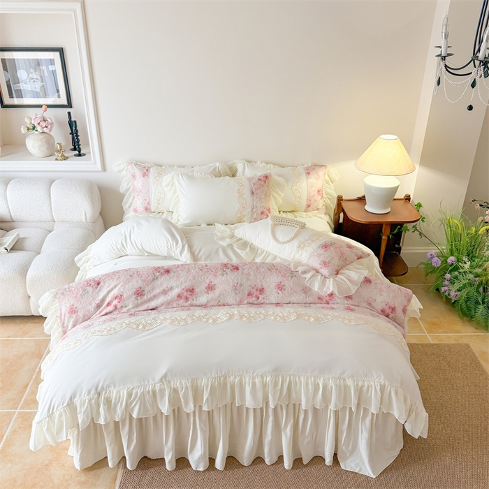 91家纺网 家纺一手货源 找家纺 富盛家纺 2026新款水洗亲肤棉蕾丝刺绣四件套-爱丽丝 爱丽丝—白